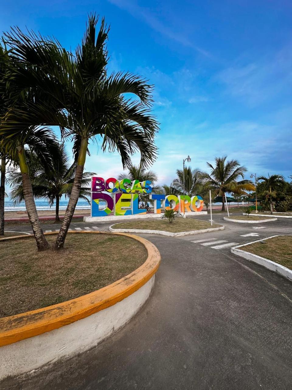 La Y Surf Camp Hotel Bocas del Toro Buitenkant foto